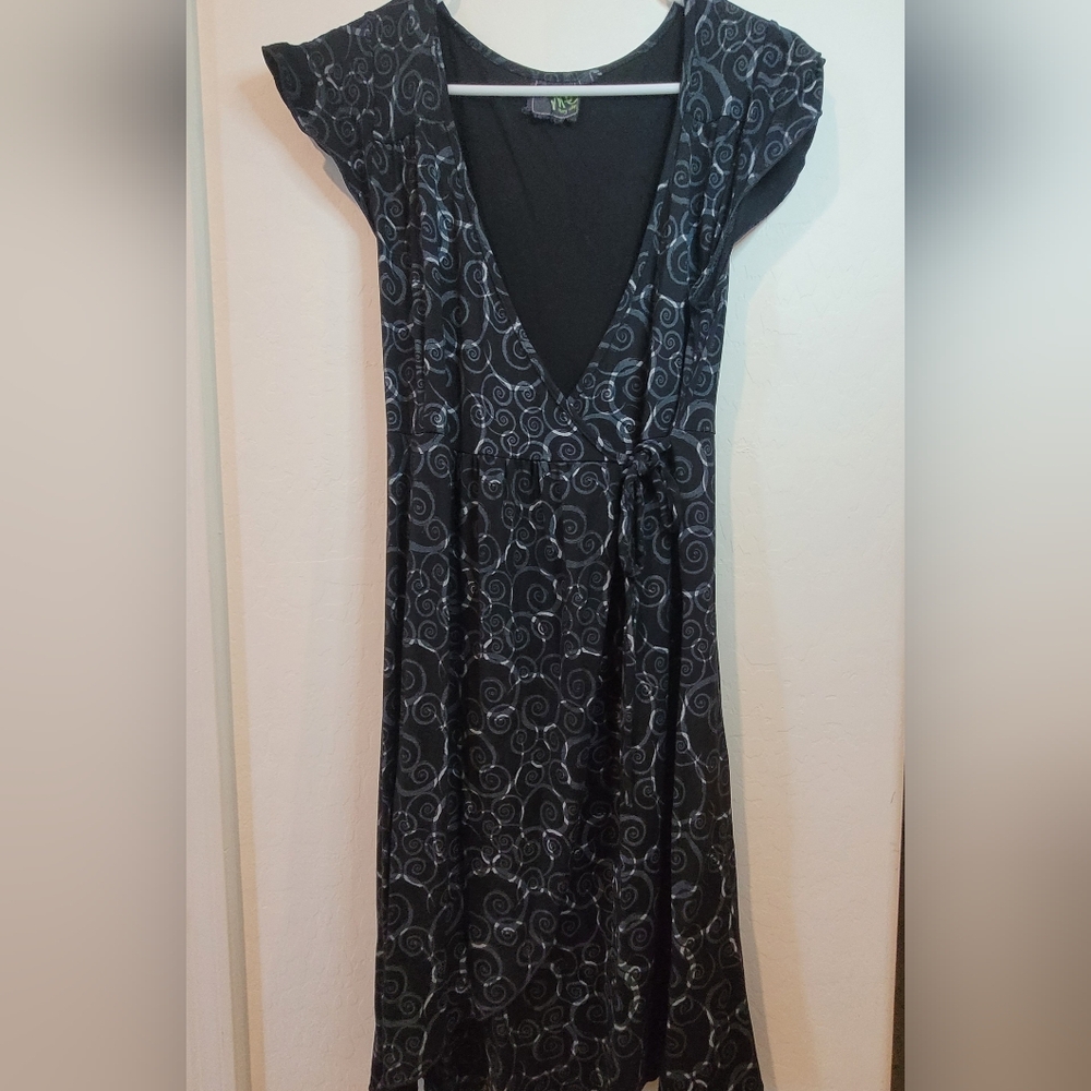 R&K Black Maxi Dress with V-Neck and Cap Sleeves